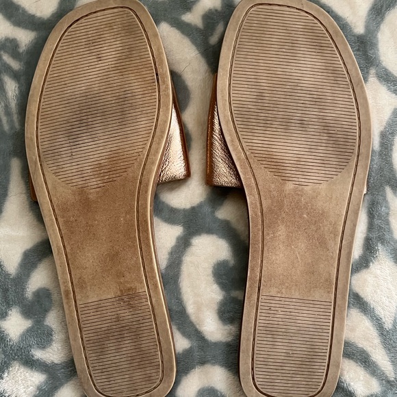 Steve Madden Island Sandals Rose Gold - Picture 3 of 4